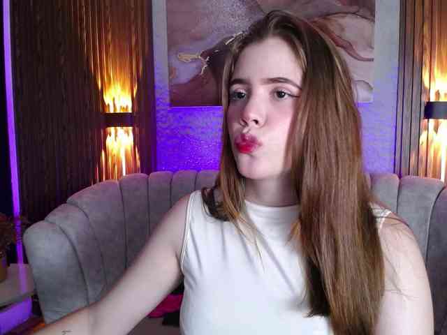 PrettyAriel webcam