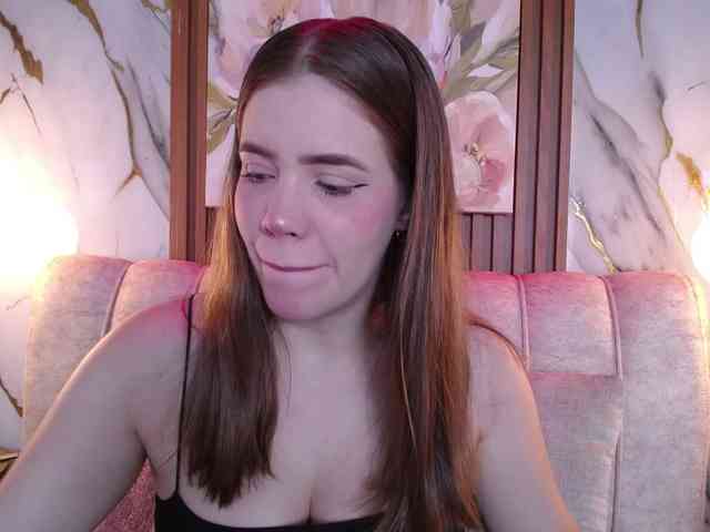PrettyAriel webcam