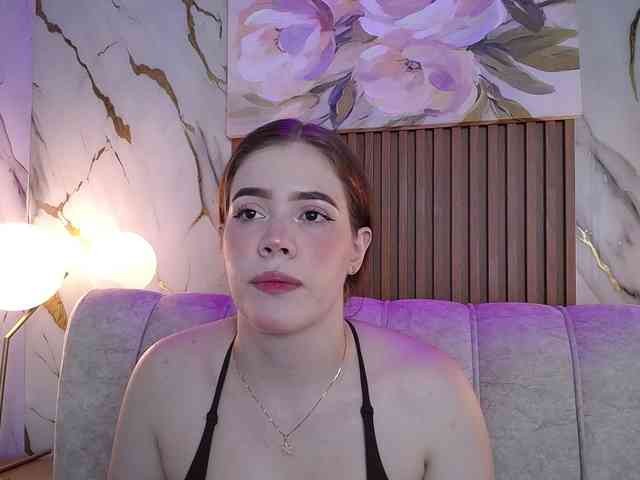 PrettyAriel webcam