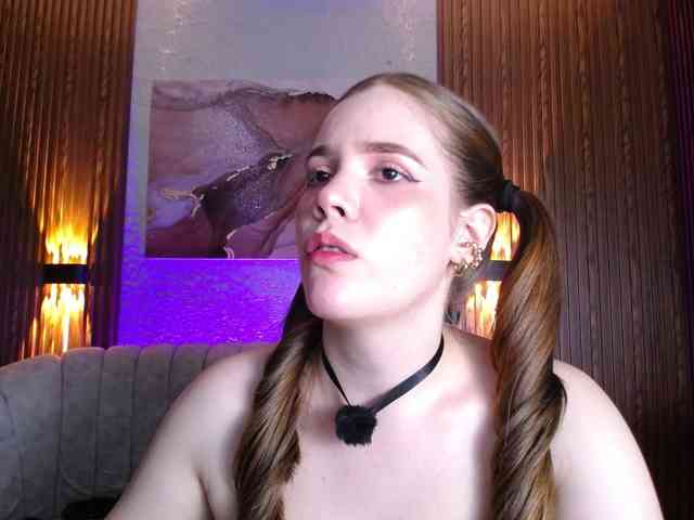 PrettyAriel webcam