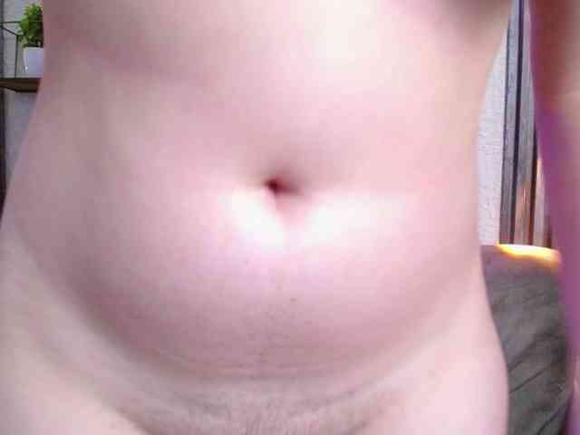 PrettyAriel webcam