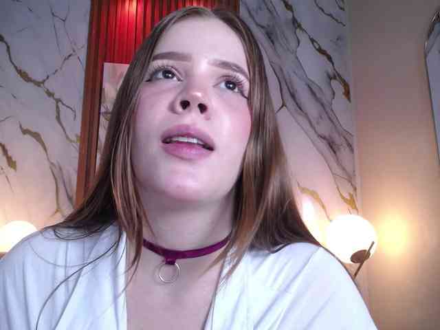 PrettyAriel webcam