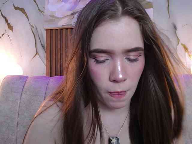 PrettyAriel webcam