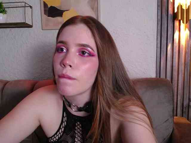 PrettyAriel webcam