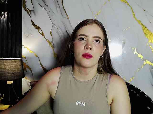PrettyAriel webcam