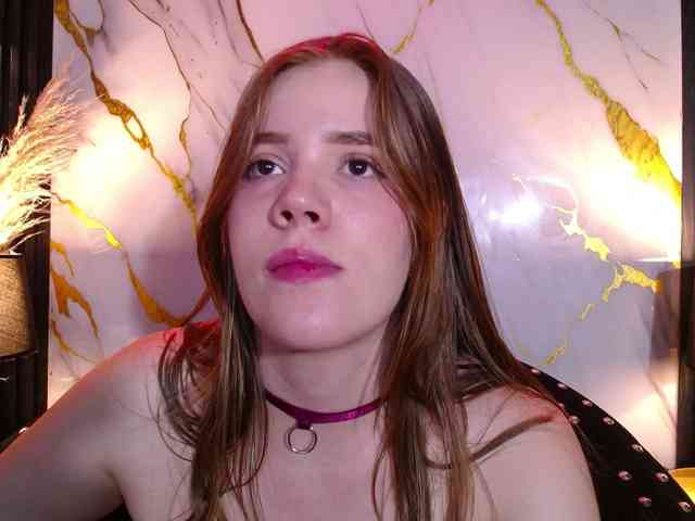 PrettyAriel webcam