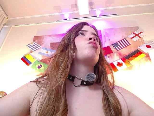 PrettyAriel webcam