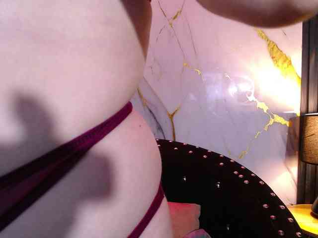 PrettyAriel webcam