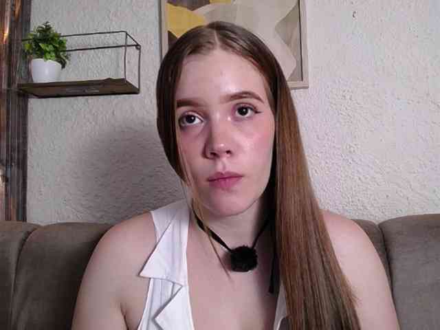 PrettyAriel webcam