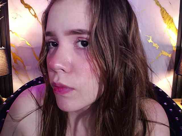 PrettyAriel webcam