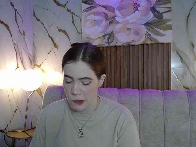 PrettyAriel webcam