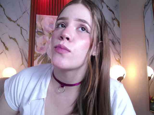 PrettyAriel webcam
