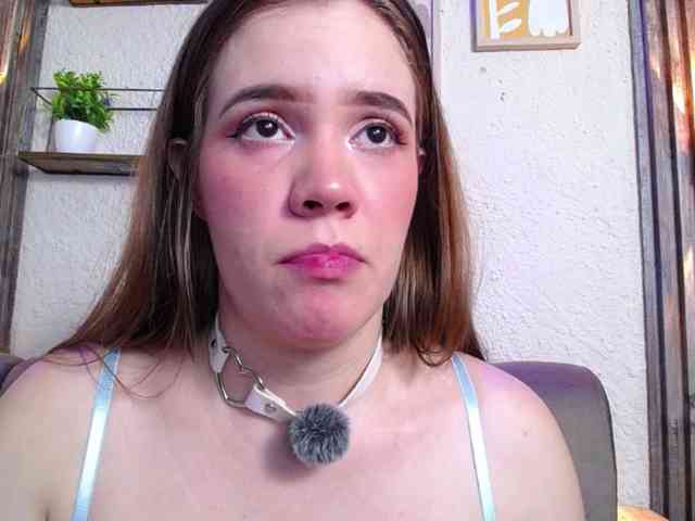 PrettyAriel webcam