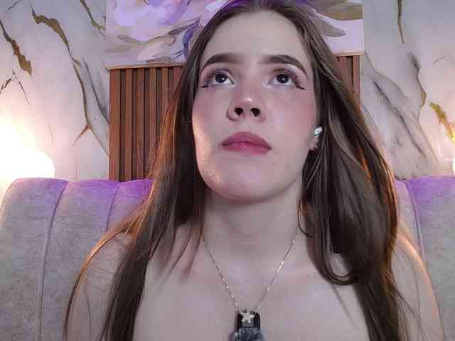 PrettyAriel webcam