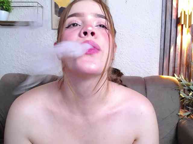 PrettyAriel webcam