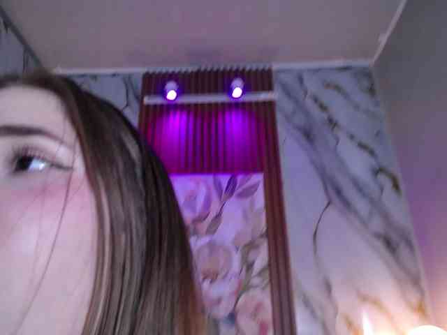 PrettyAriel webcam