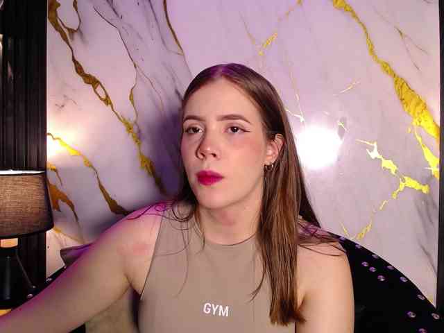 PrettyAriel webcam