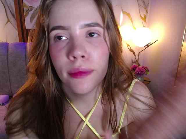 PrettyAriel webcam