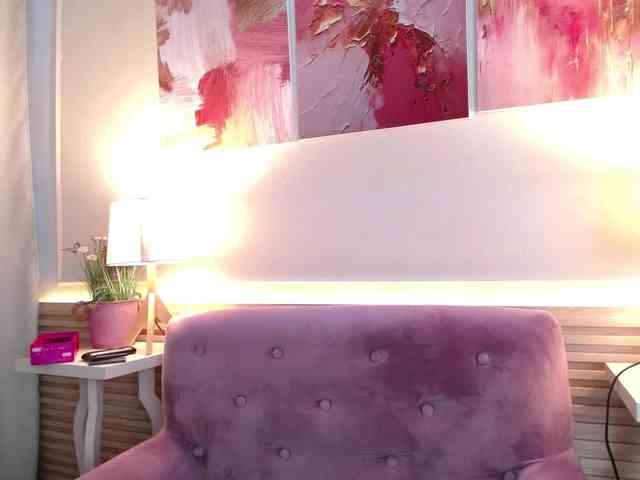 PrettyAriel webcam