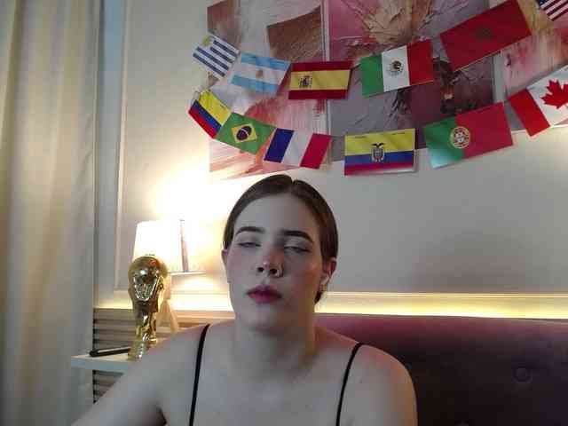 PrettyAriel webcam