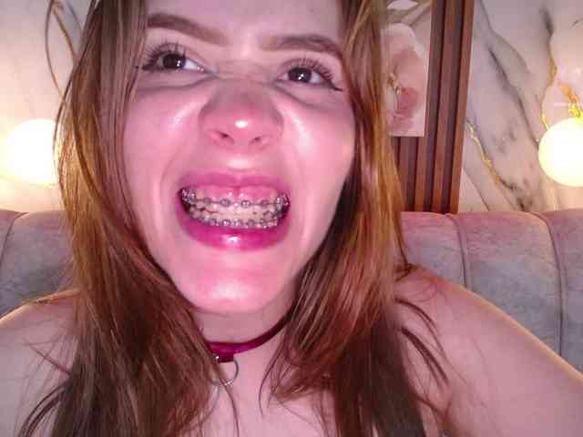 PrettyAriel webcam