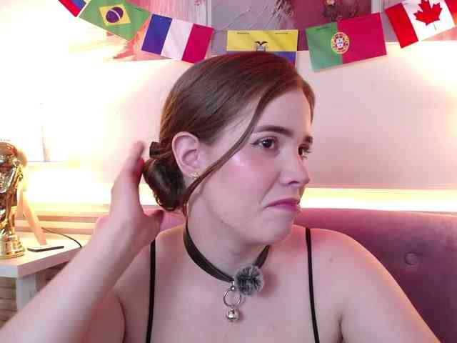 PrettyAriel webcam
