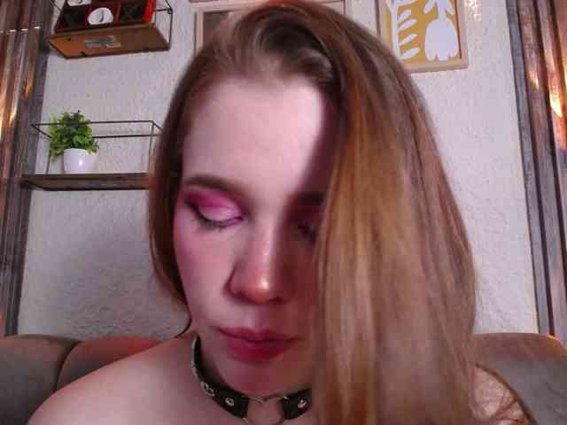 PrettyAriel webcam