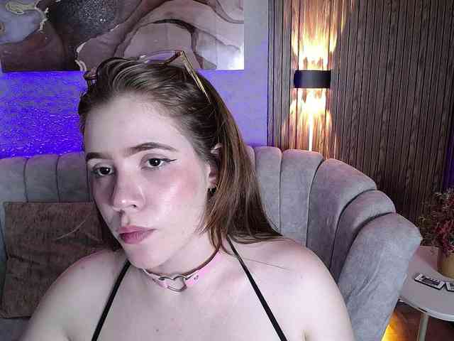 PrettyAriel webcam