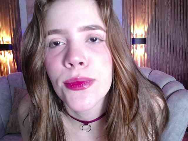 PrettyAriel webcam