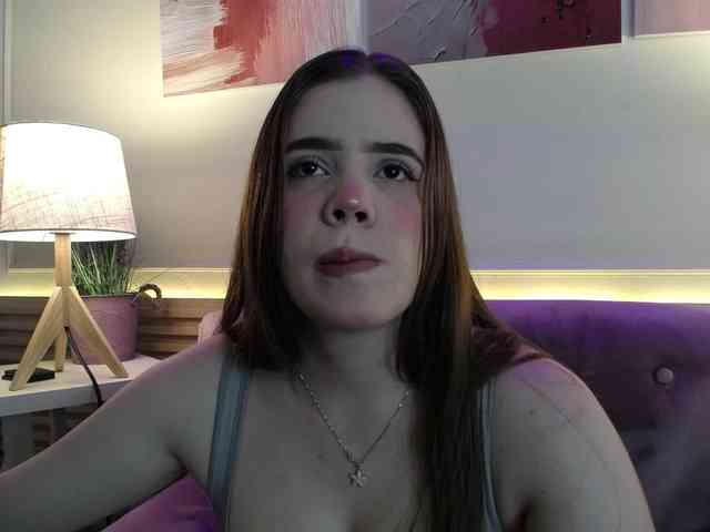 PrettyAriel webcam
