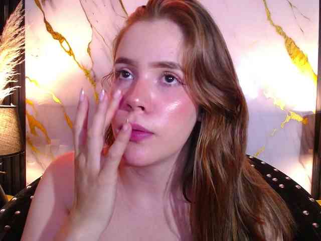 PrettyAriel webcam
