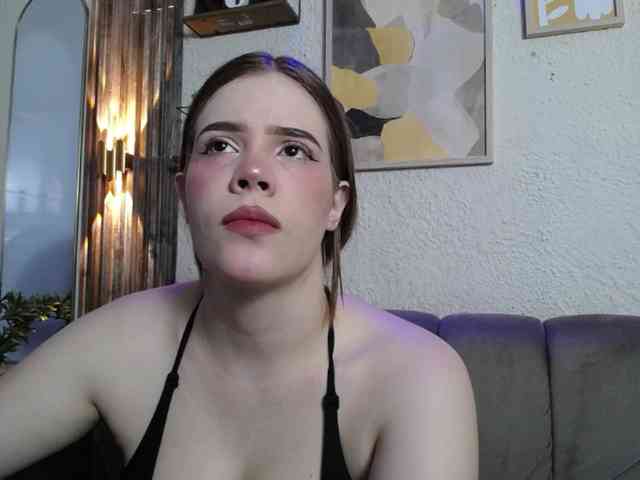 PrettyAriel webcam
