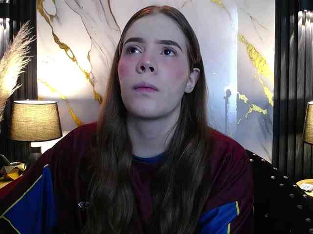 PrettyAriel webcam