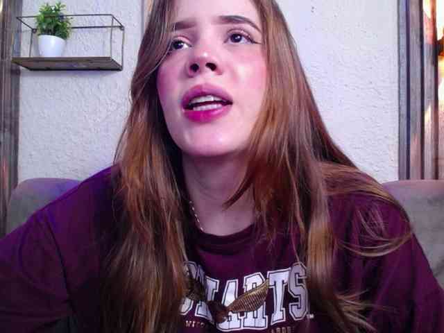 PrettyAriel webcam