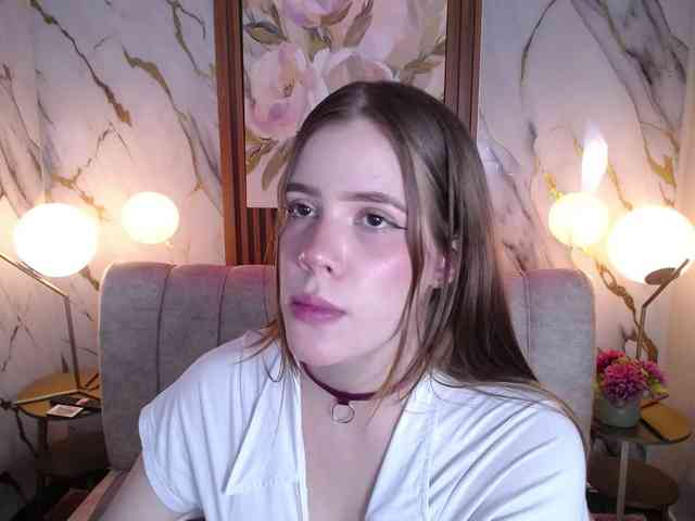 PrettyAriel webcam