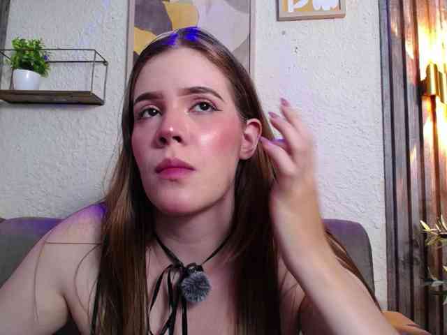PrettyAriel webcam