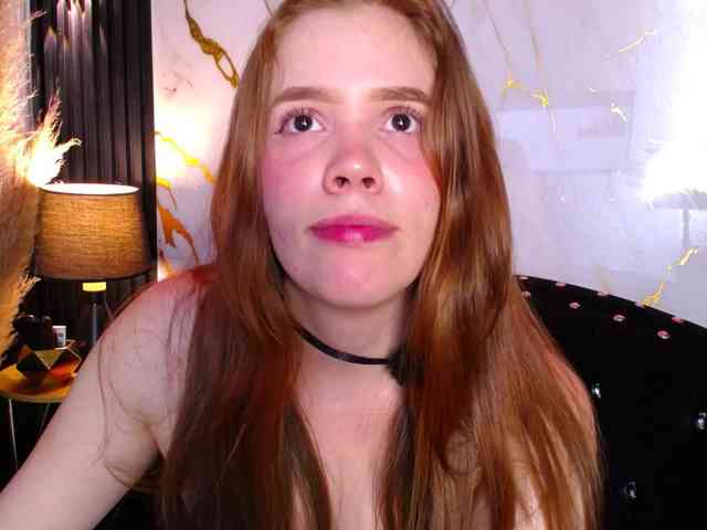 PrettyAriel webcam