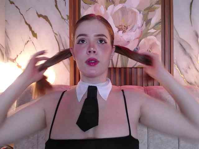 PrettyAriel webcam