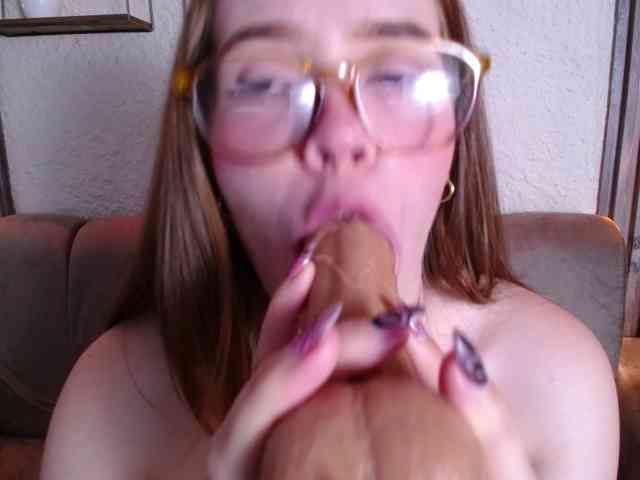 PrettyAriel webcam