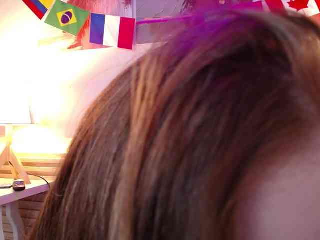PrettyAriel webcam
