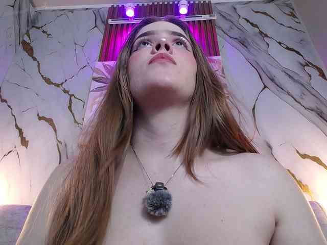 PrettyAriel webcam