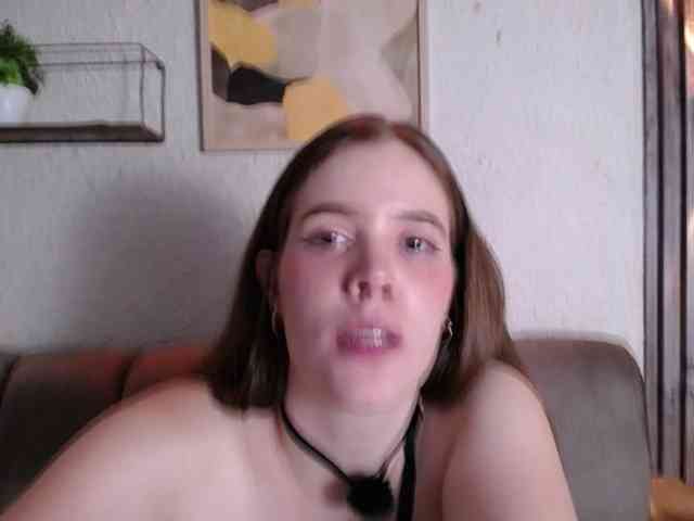 PrettyAriel webcam