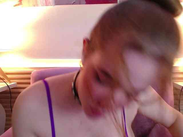PrettyAriel webcam