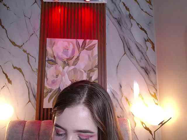 PrettyAriel webcam