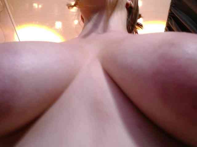 PrettyAriel webcam