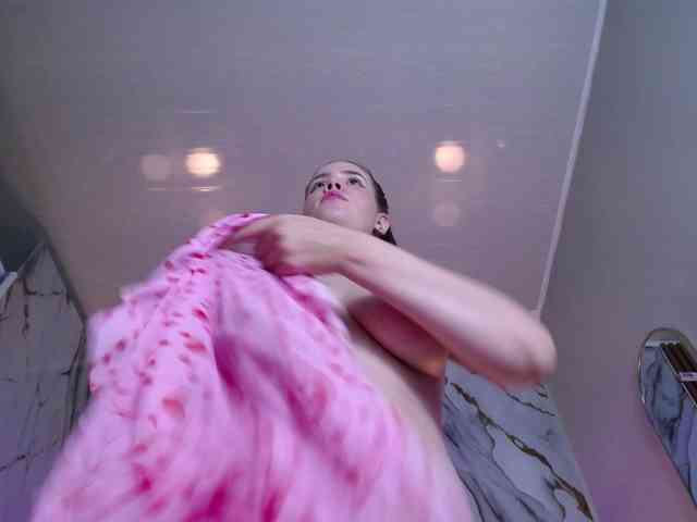 PrettyAriel webcam