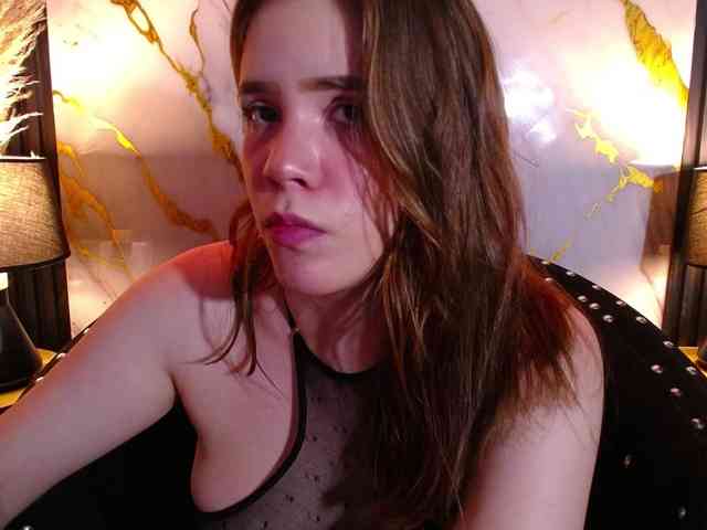 PrettyAriel webcam