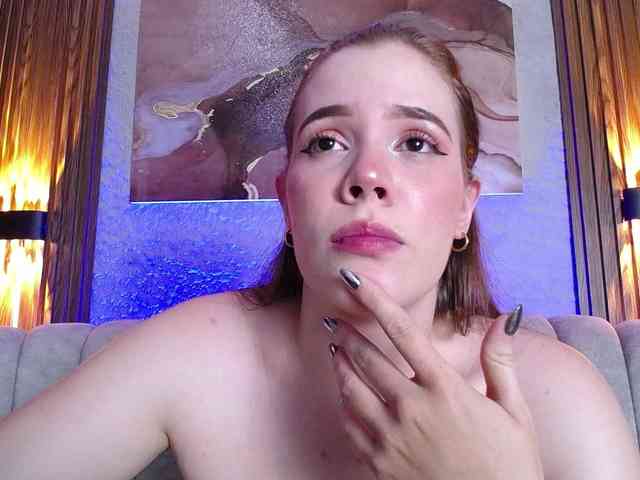 PrettyAriel webcam