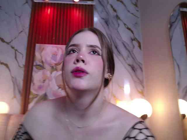 PrettyAriel webcam