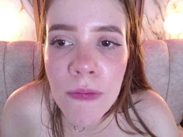 PrettyAriel webcam